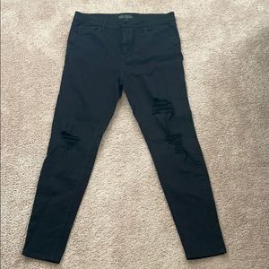 Black distressed skinny jeans